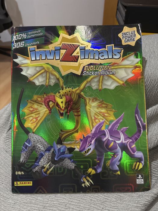 Caderneta Invizimals Evolution Stricker Album