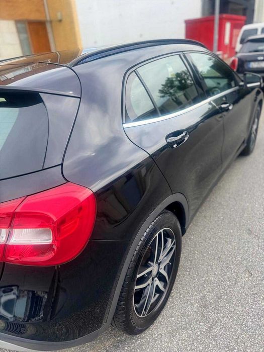 Mercedes-Benz GLA 180d - Negociável