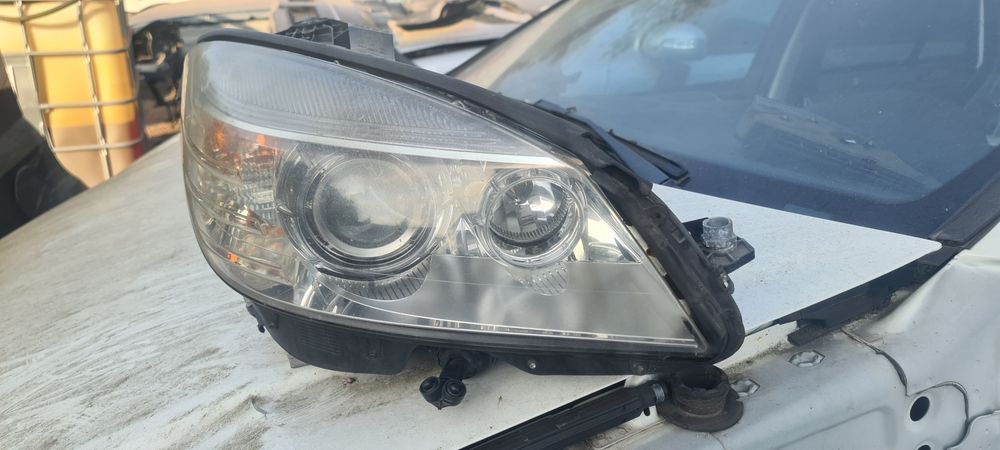 Lampa Prawa Bi-xenon Prawy Skrętny Mercedes W204 Przedlift Europa