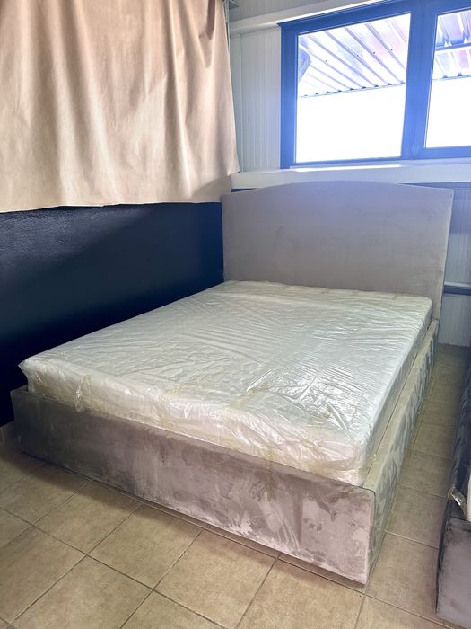 Sypialnia tapicerowana, łózko, materac 200x160 powystawowa