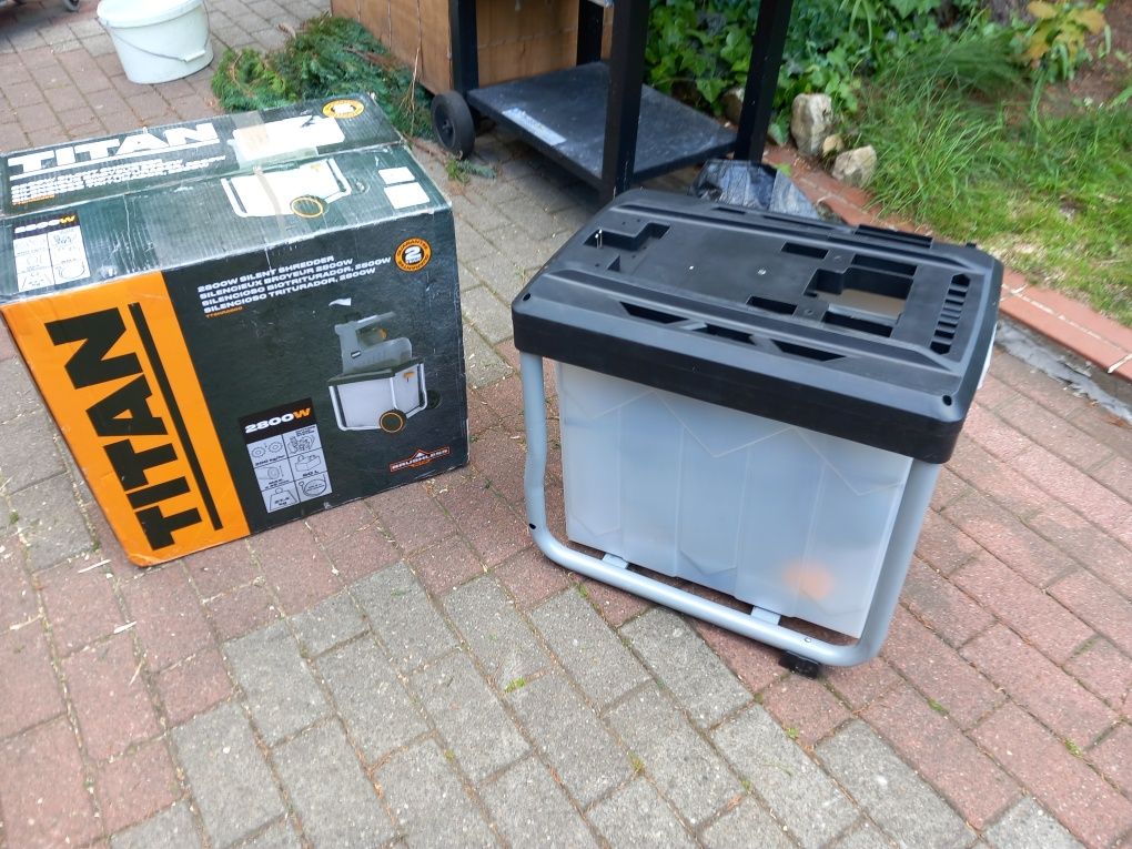 Rozdrabniacz do gałęzi TITAN  2800W