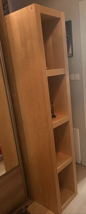 Brązowy regał Ikea