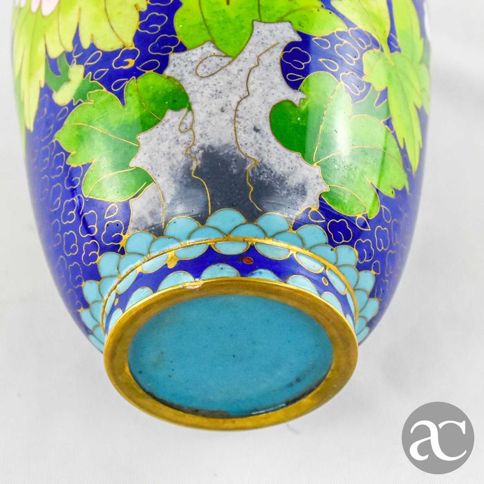 Jarra em Cloisonné, China, decorada com flores, séc. XX