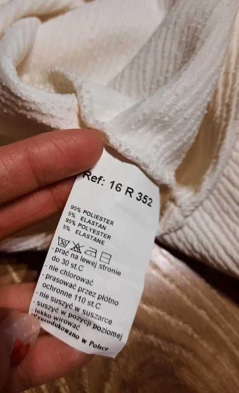 Długa biała bluzka Quiosque 36 38 ze strukturalnego materiału