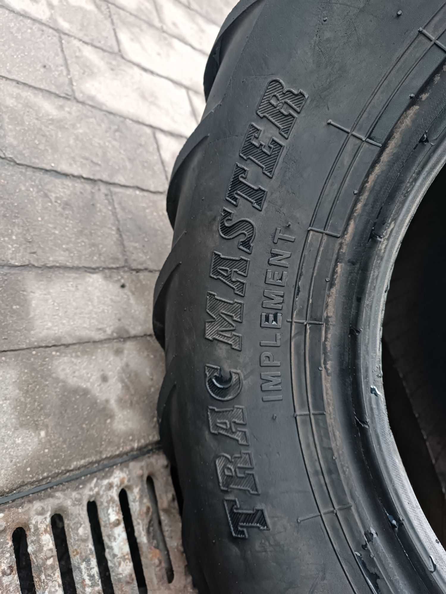 33x15.50-15 Bkt Trac Master