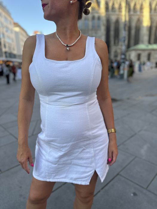 Missguided biała dopasowana jeansowa mini sukienka 42