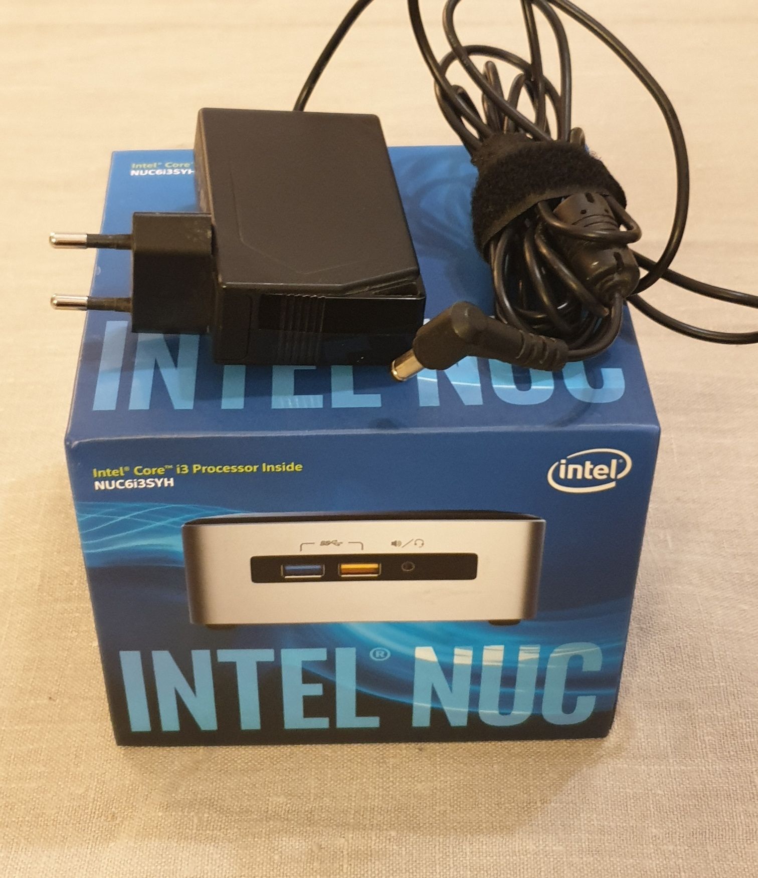 Komputer minipc Intel NUC i3, 8gb ram, dysk SSD 256