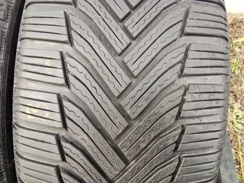 Продам шини  б/у 225/50R17