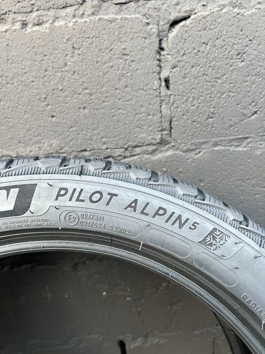 Шини р18 235/45 Michelin Pilot Alpin 5