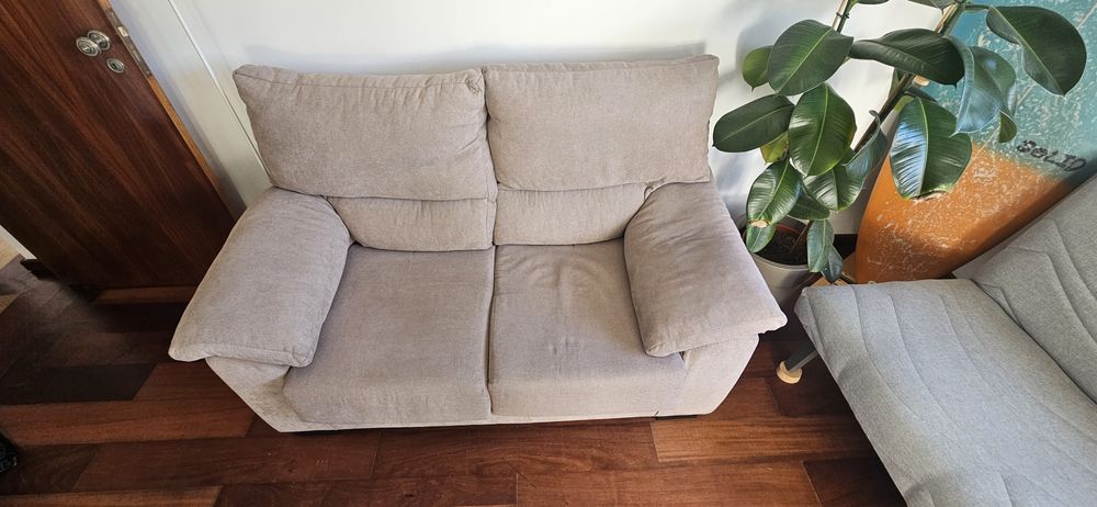 Vendo 2 Sofás ( 2 lugares + sofá cama )