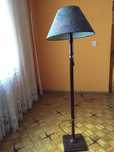 Lampa podłogowa- drewniana