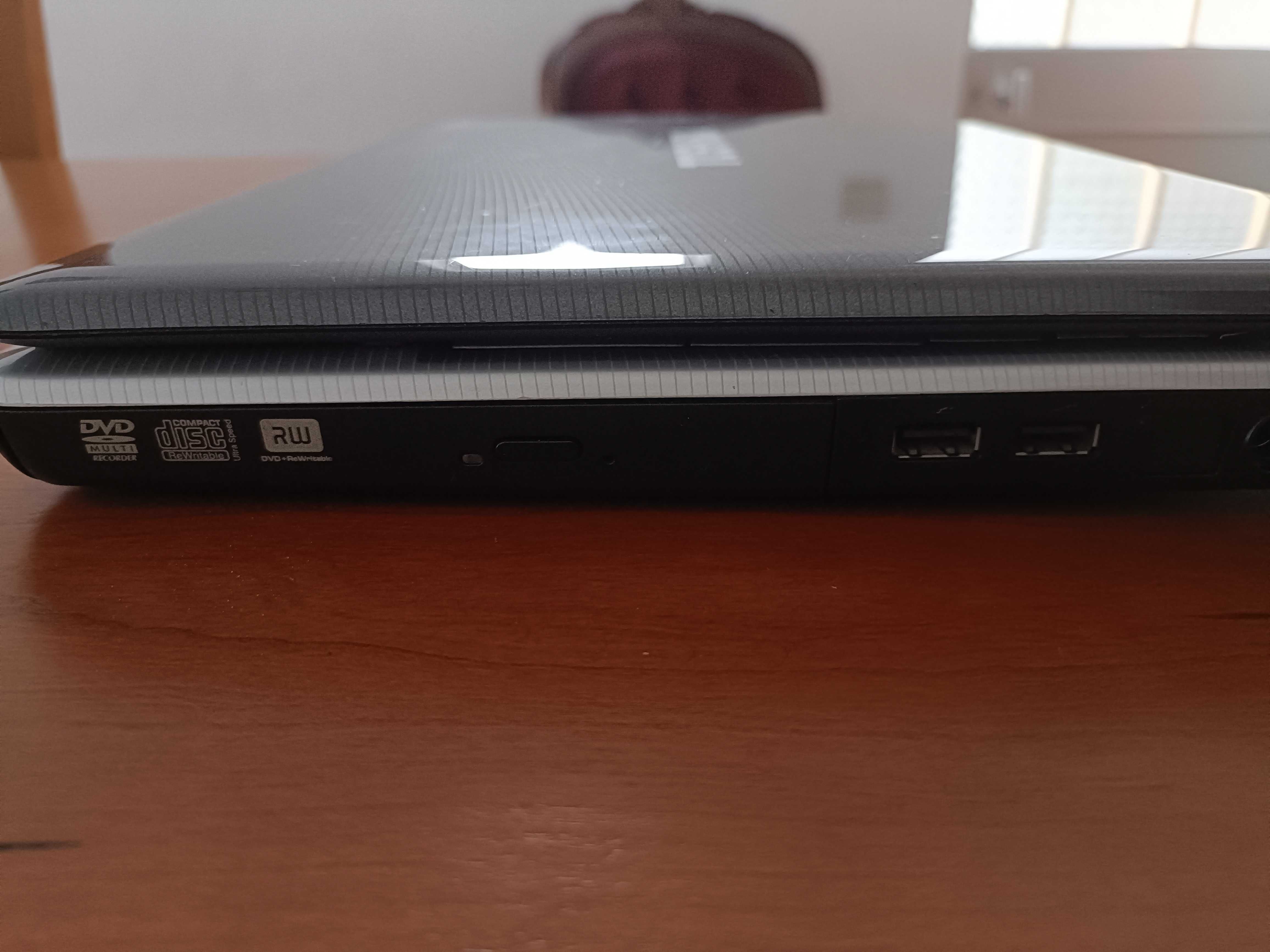 Computador TOSHIBA em muito bom estado sem nenhum problema