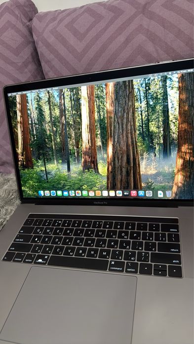 macbook pro 15 2018 i7