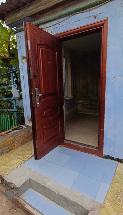 Продам будинок в смт Доброслав с Гаражем і санвузлом.