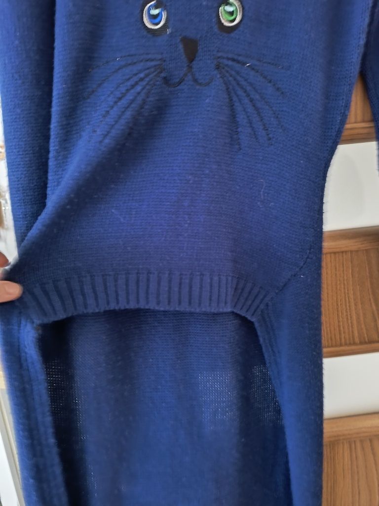 Niebieski sweter z kotem stan bdb