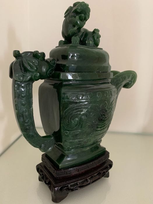 Bule em jade verde imperial