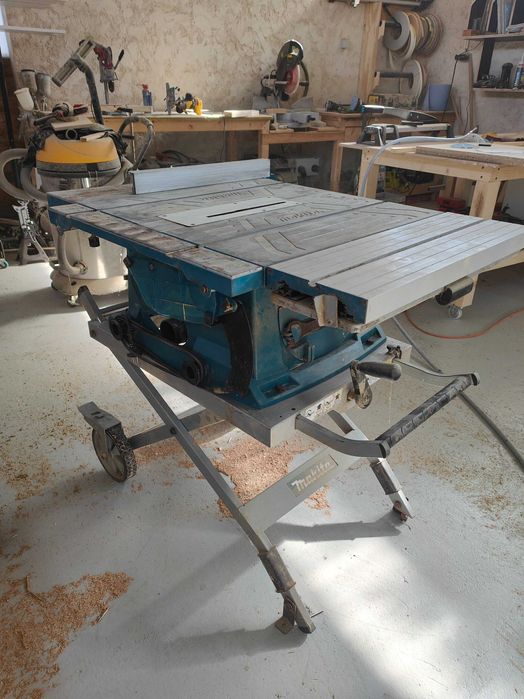 Serra de mesa Makita MLT100 com mesa