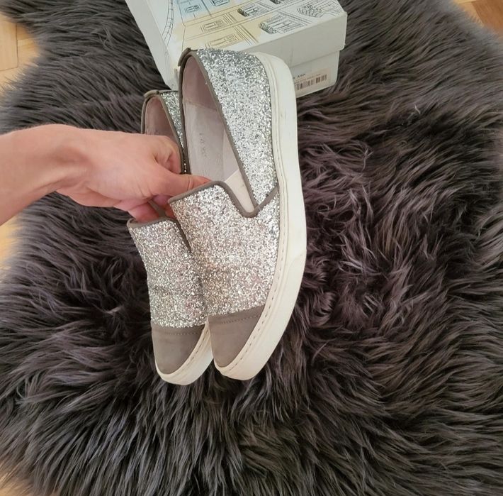 37 trampki półbuty cekiny Carinii srebrne białe 24 cm