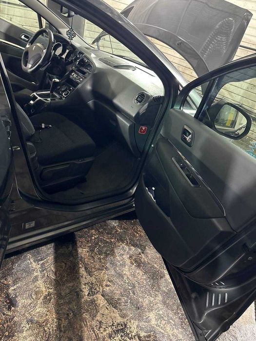 Peugeot 5008 • 2010 рік • 6 500 $