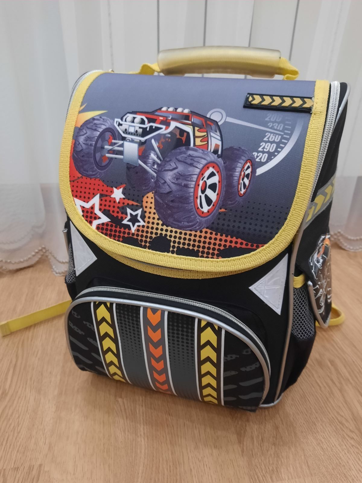 Рюкзак шкільний (ранець) для учнів 1-3 класів