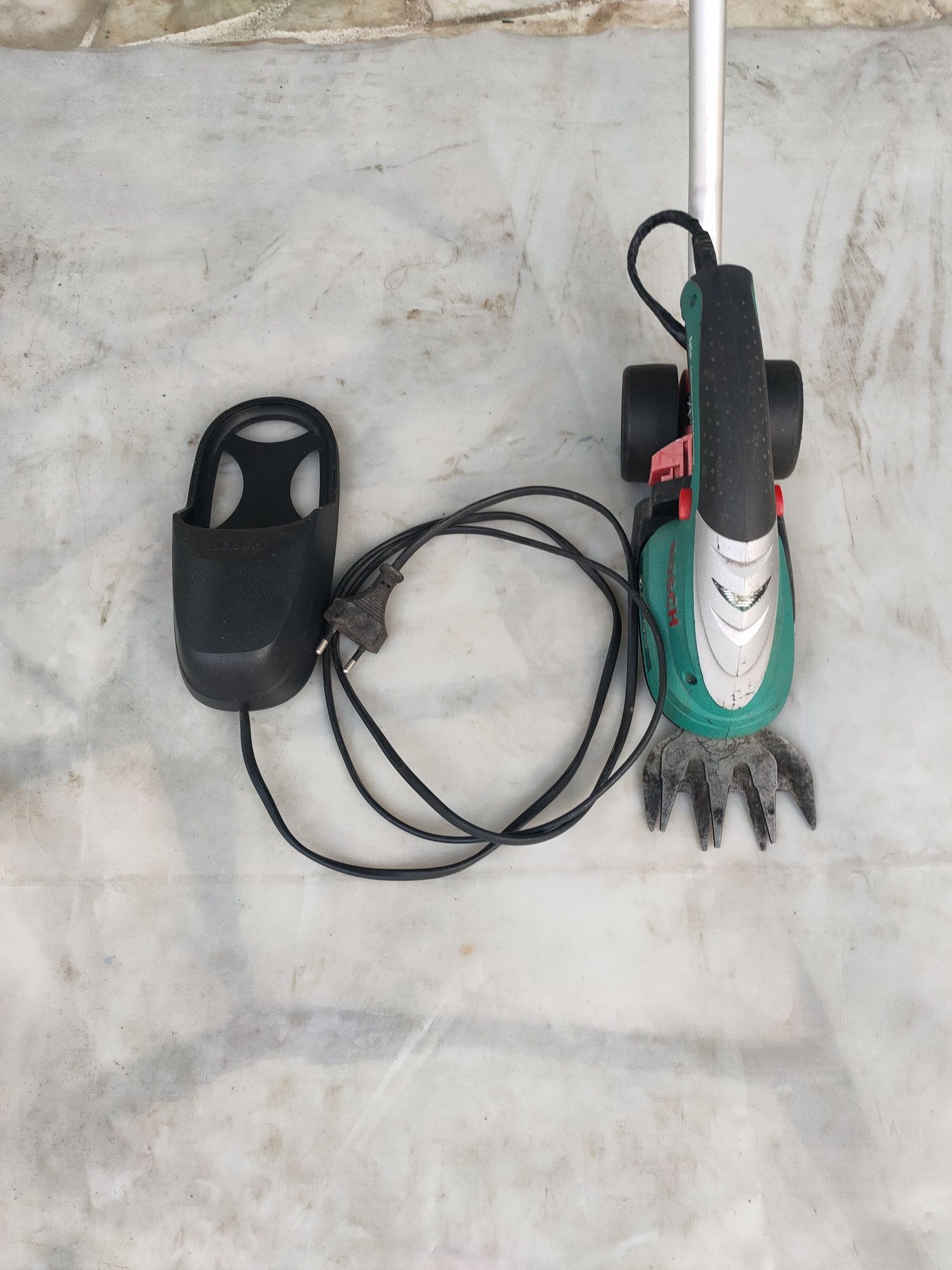 Conjunto de tesouras para relva sem fio Bosch Isio 3,6 V