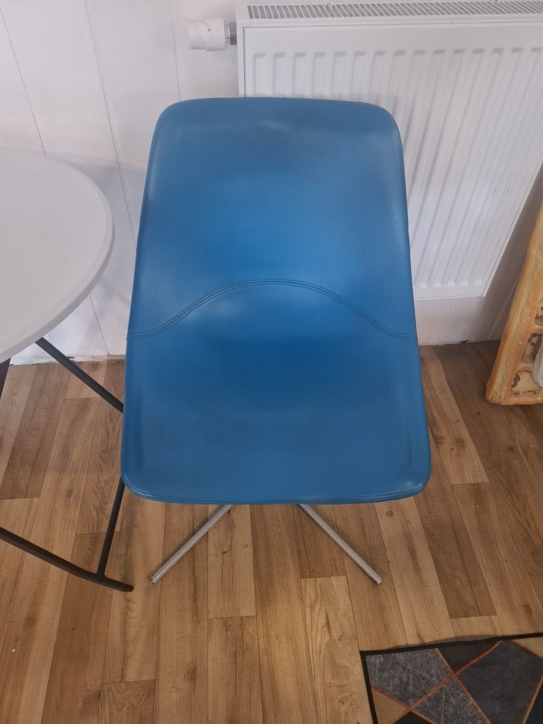 Sprzedam 9 krzeseł Noti