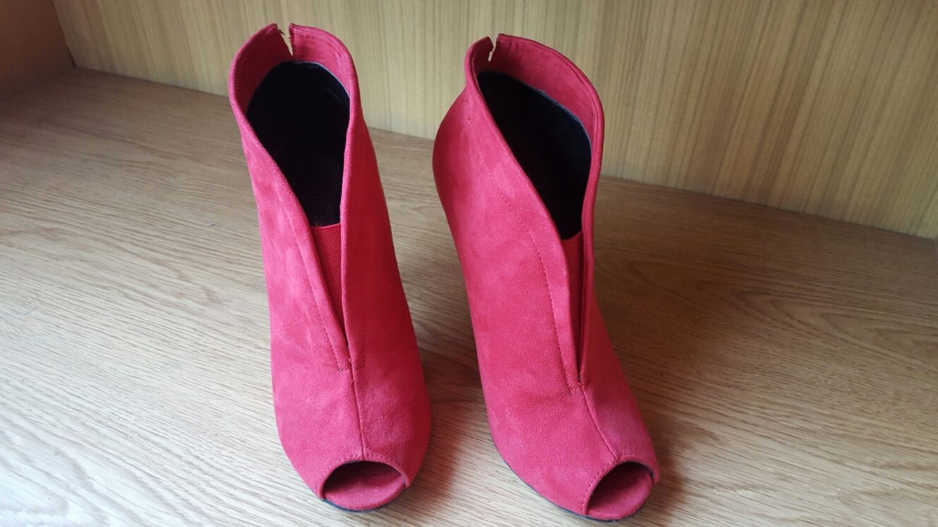 Buty botki peeptoo