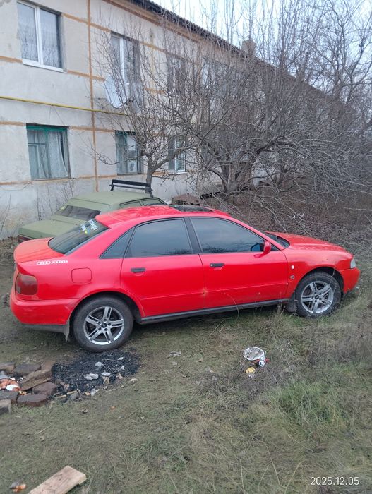 Ауді А4В5  1.6 бензин  1995 рік