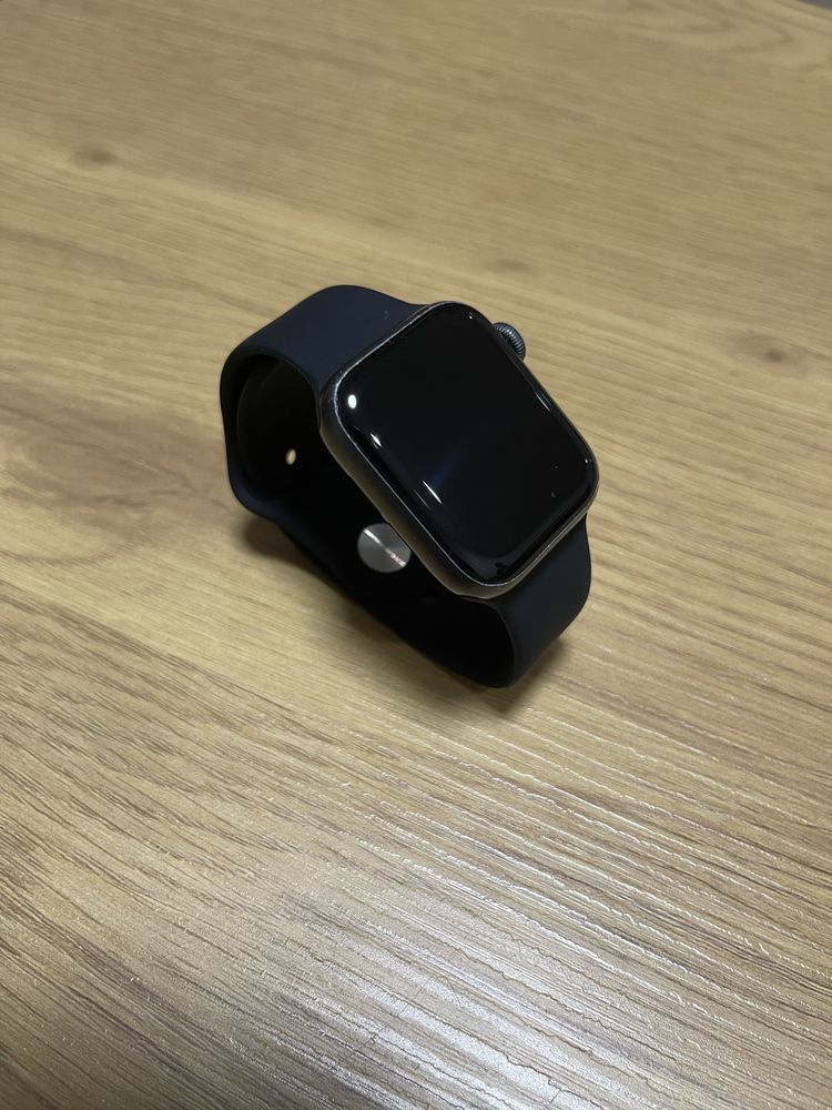 Apple Watch Series 5 40 mm Батарея 90%