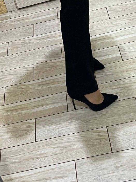 Чорні туфлі лодочки