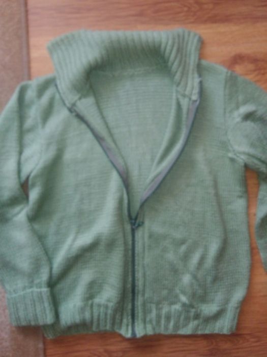 Sweterek, swetr, własnoręcznie robiony, oliwkowy r.44, wiosna,
