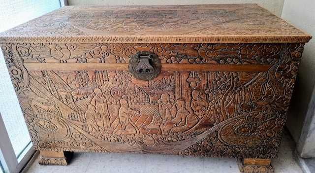 Arca de madeira usada