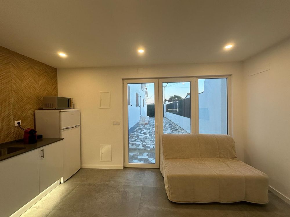 T1 com Espaço Exterior para Férias - Costa da Caparica