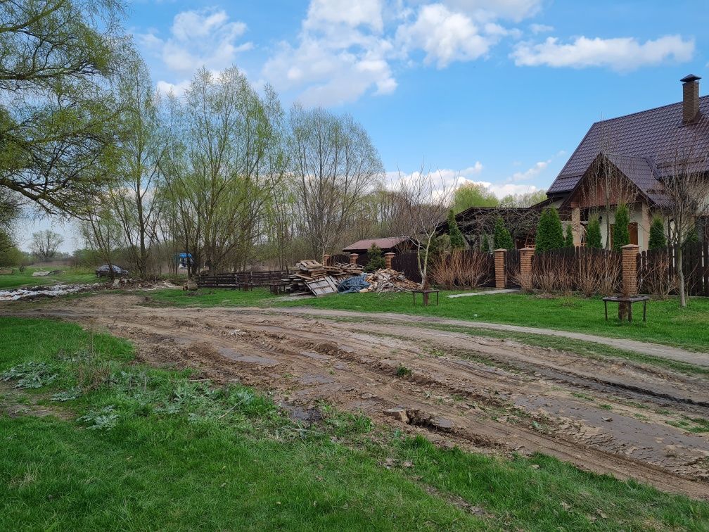 Требухів вул Космонавтів власник недорого продам 12 соток