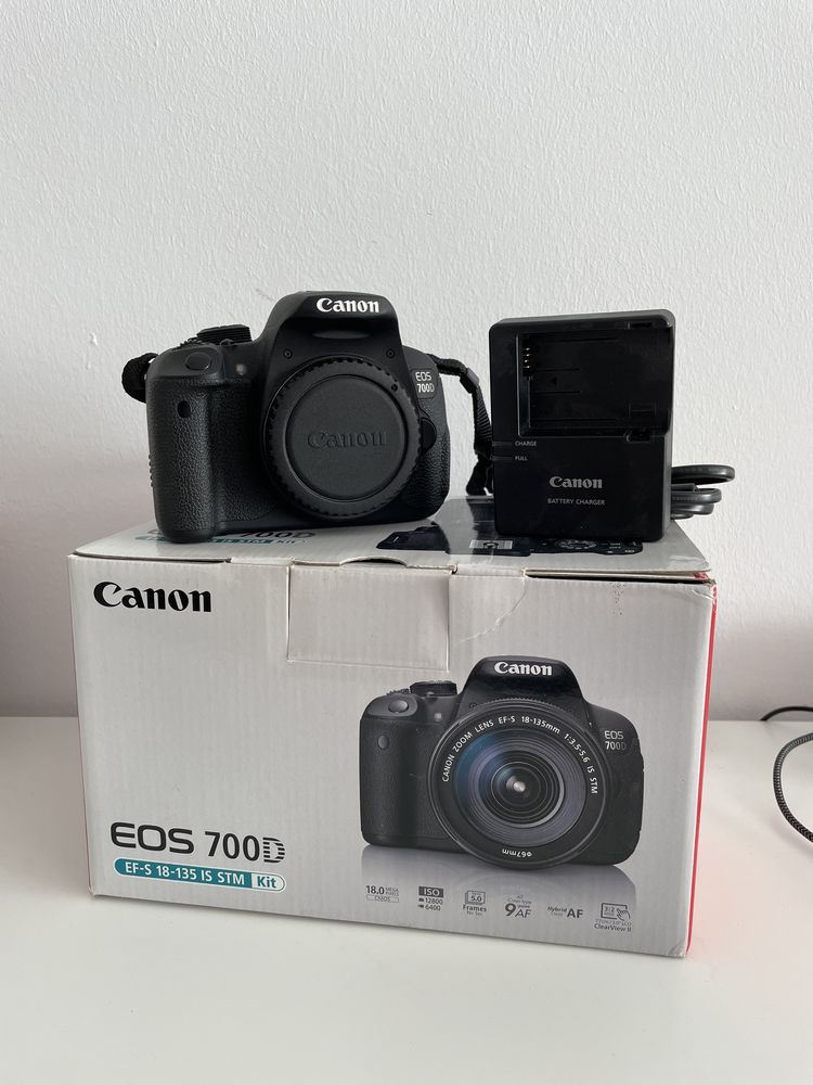 Canon EOS 700D + Acessorios