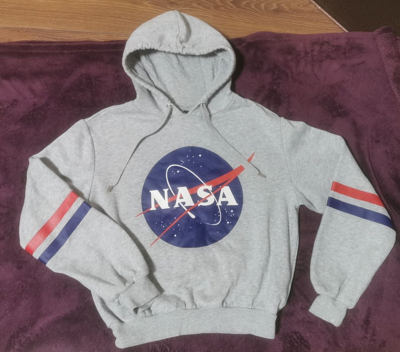 Bluza NASA.    .