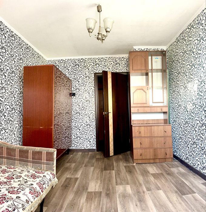 3-х « 8 лікарня» вул Чарівна, 4/9, не кутова