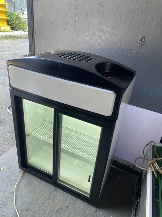 Холодильна вітрина Холодильний шкаф Барний холодильник Ларь морозилка