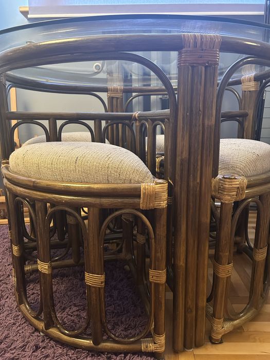 Okragly stol rattanowy