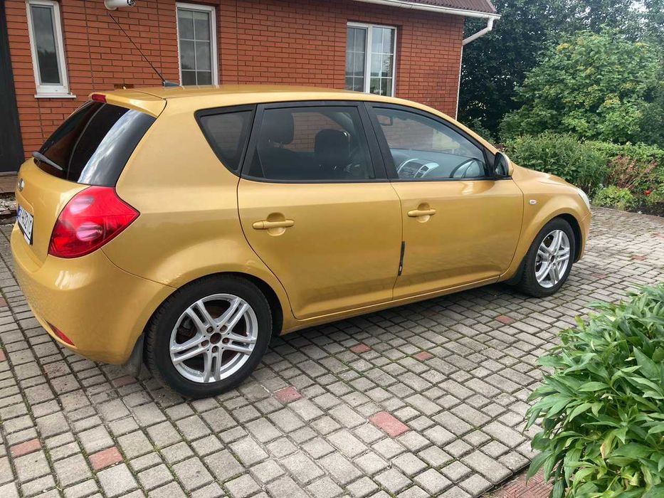 Суперекономне золоте авто