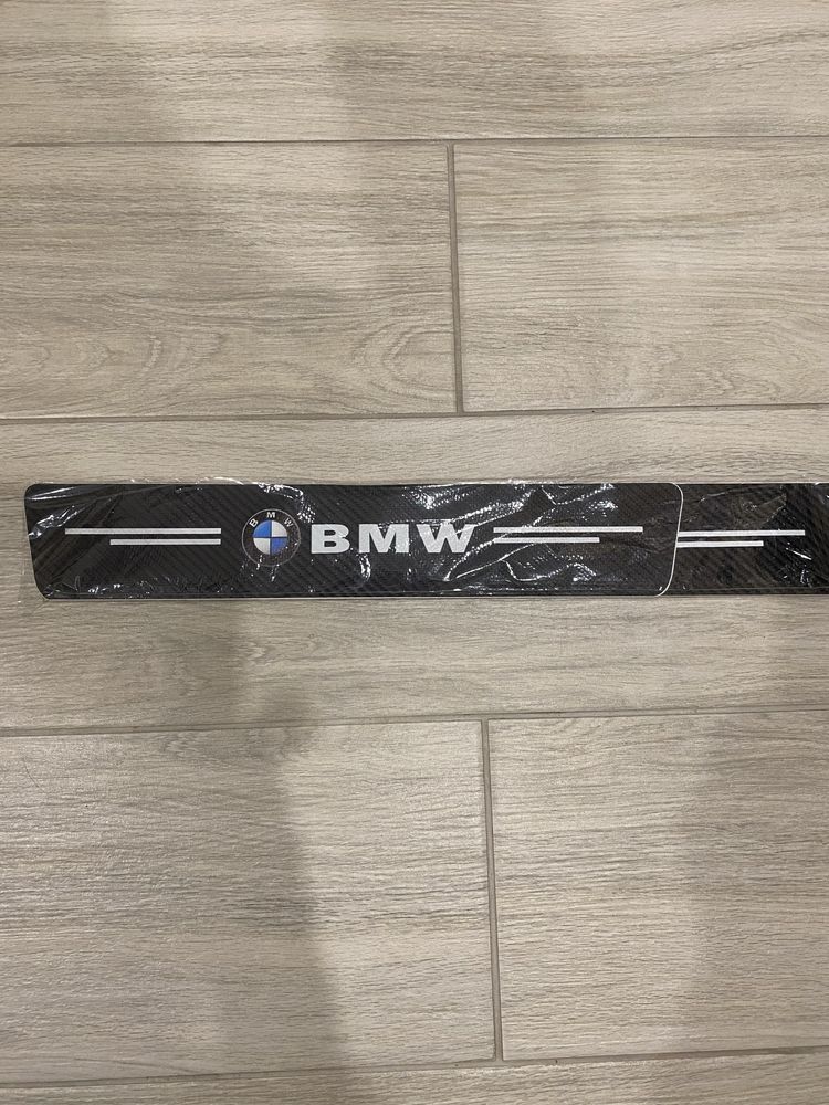 Захисна карбонова плівка на пороги BMW