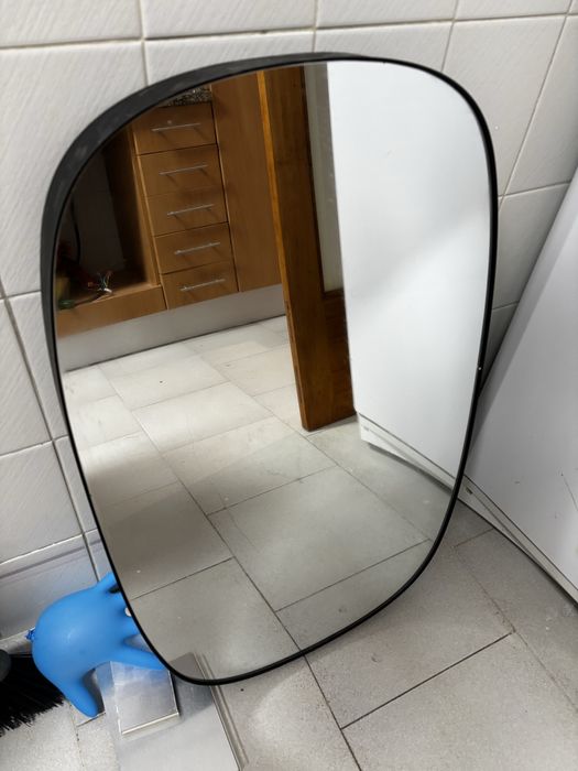 Espelho Oval c/ moldura Preta