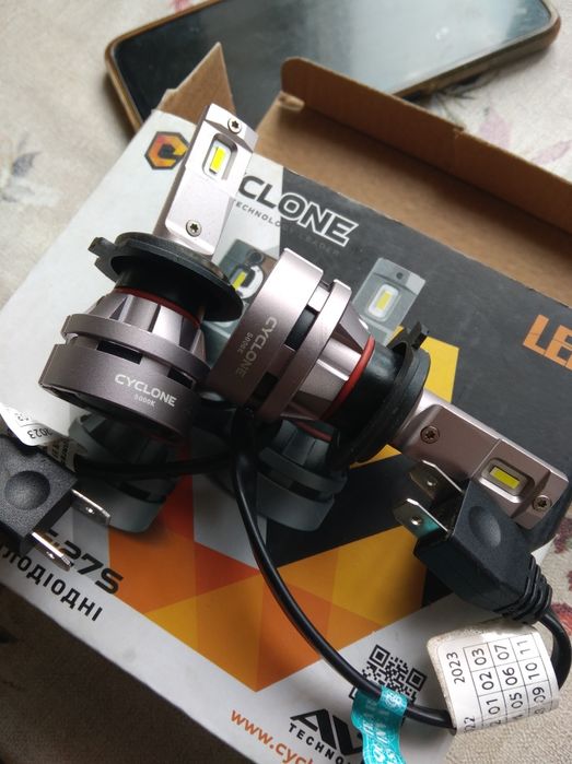 Продам лампи світлодіодні (на фари ).