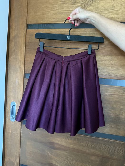 Burgundowa rozkloszowana spódnica Sinsay S 36