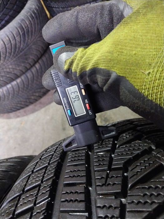 R 17 Opel  5*105  7 j  ET 42  dia  56,6  215 60 17 Hankook.