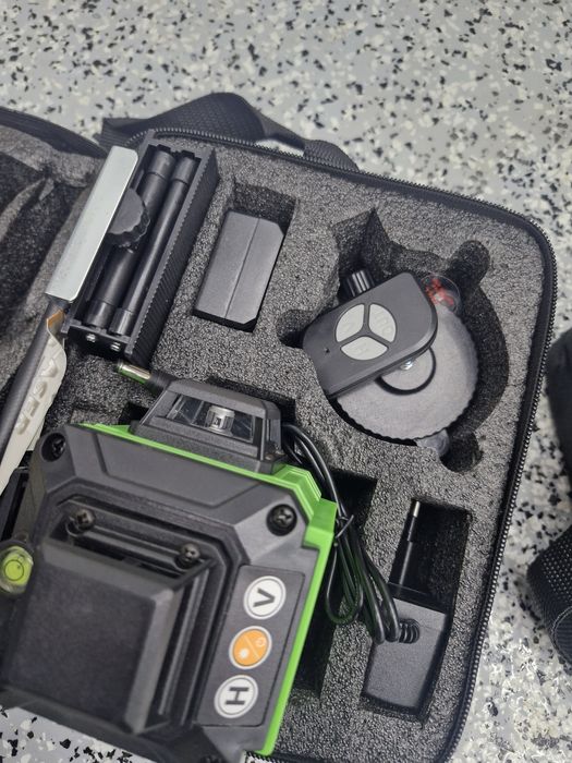 Laser 16 lini poziomica z uchwytami