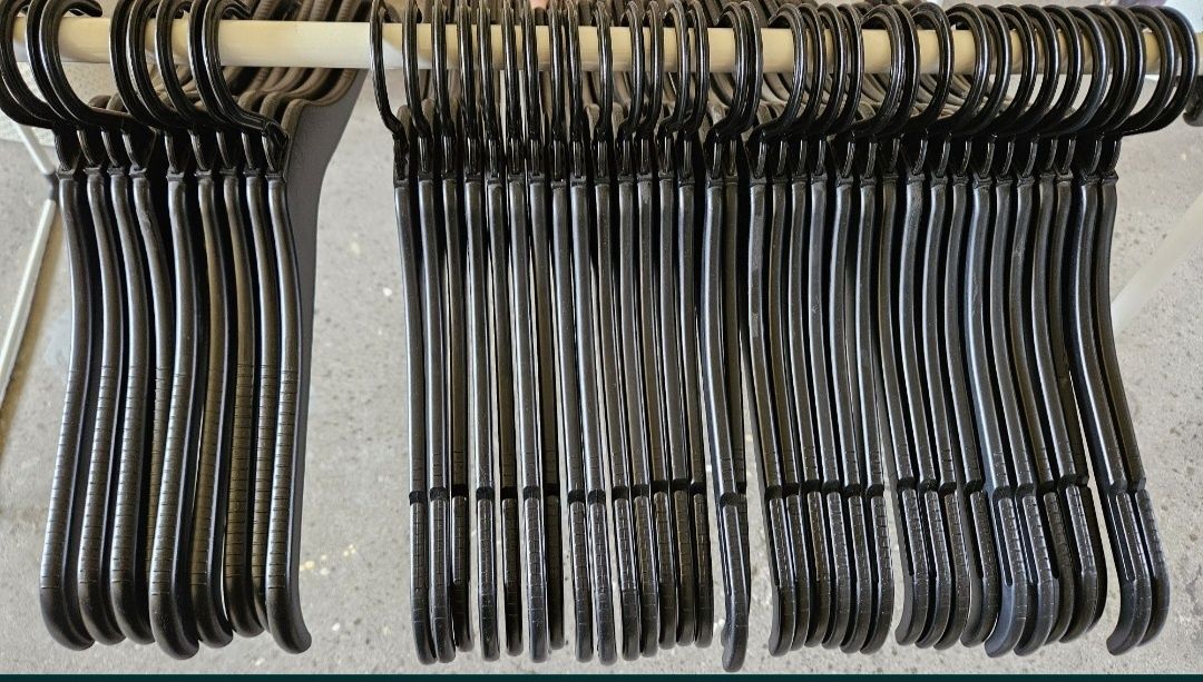 Duże Wieszaki XXL szerokość 45-47 cm 42 sztuki
Cena za całość