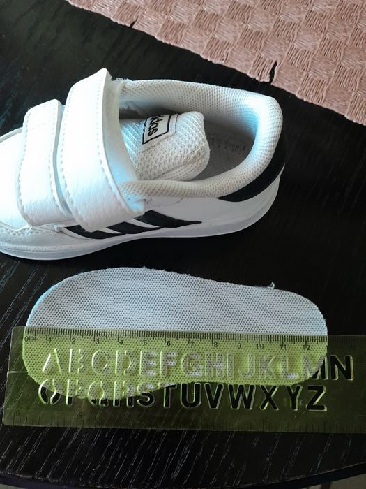 Продаж дитячих кросівок Adidas оригінал