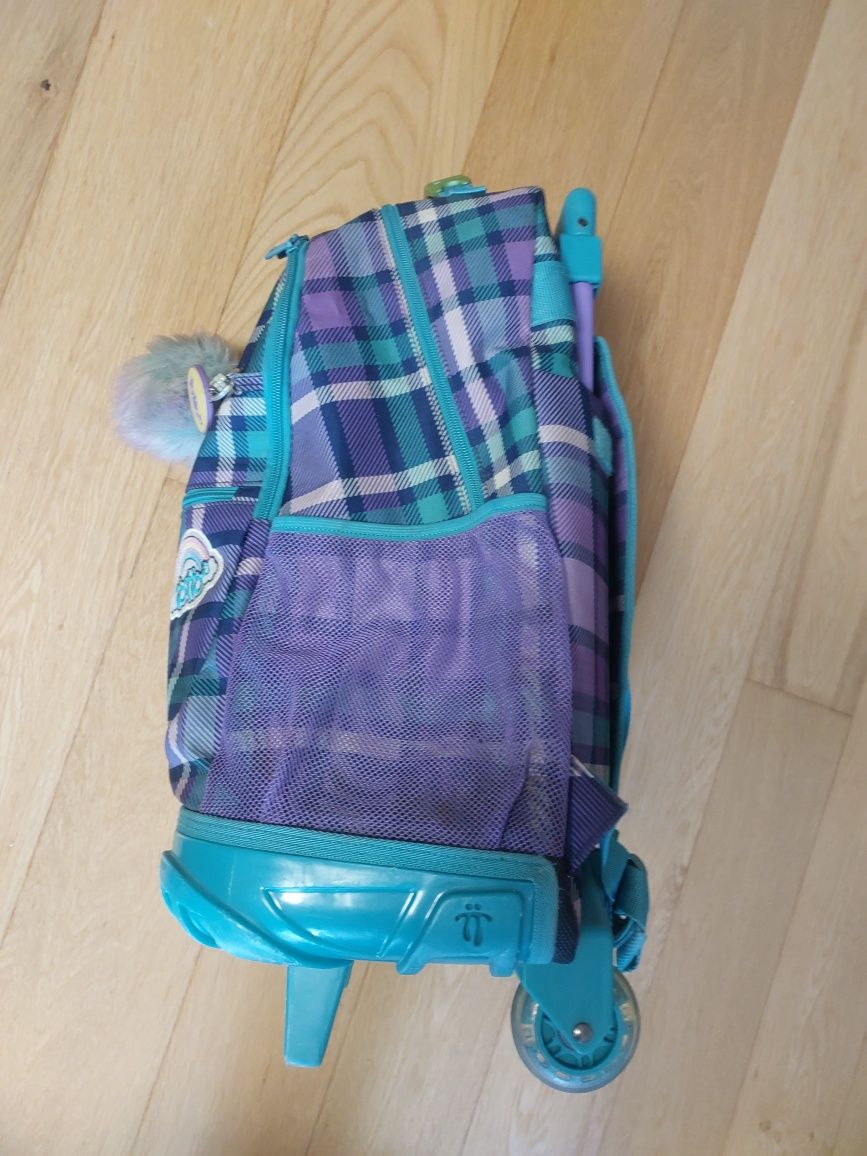 Mochila escolar marca Totto