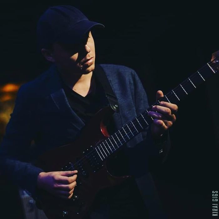 Уроки гри на гітарі та укулеле!